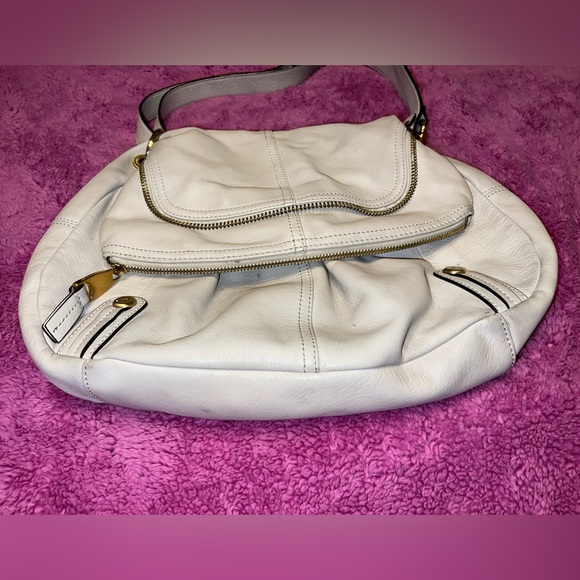 B. Makowsky Large w/ Flap zippered storage Purse Beige Soft Genuine Leather - Picture 4 of 13
